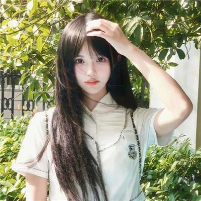 踉跄的女孩
